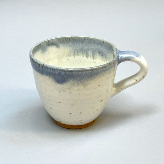 Eva kop, råhvid med blå kant