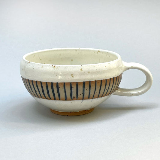 Isola tekop, råhvid med bredt stribet bånd